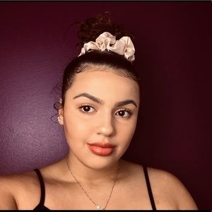 Meet your Posher, Anaya